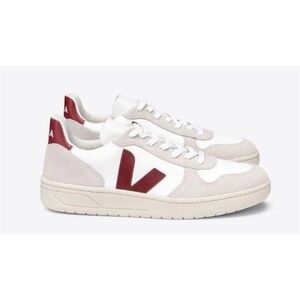 Veja V-10 B Sneakers
Size 5